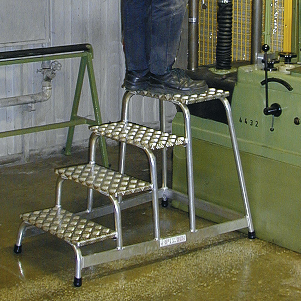 Leichtmetall-Montagetritt, mit 4 Stufen, Standhöhe 800 mm, Arbeitshöhe bis 2800 mm, Gewicht 11 kg