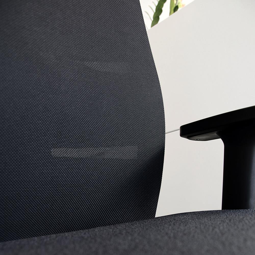 Bürodrehstuhl "Agilis Matrix MT12", Polster schwarz, belastbar bis 120 kg